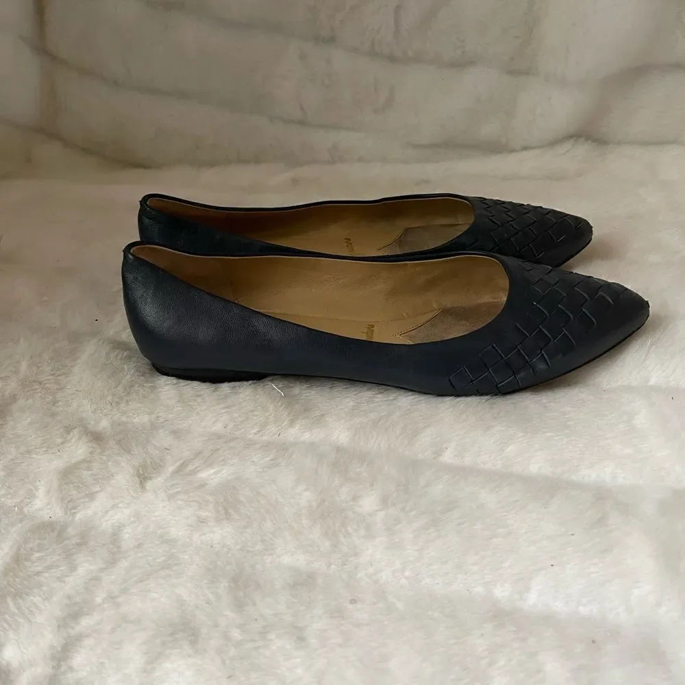 Trotters Signature leather navy blue woven slip on flats pointed toe size10.5